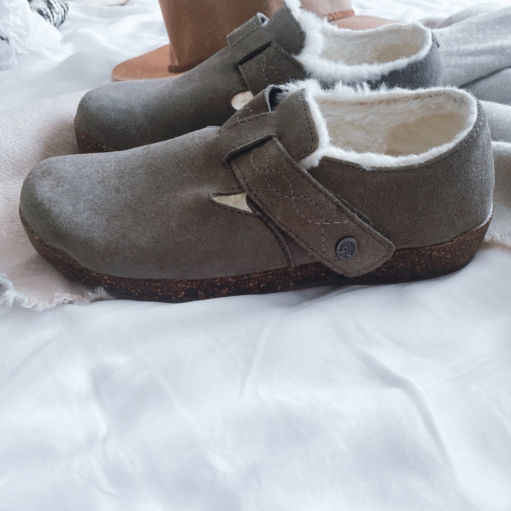 Earth Origins Aurora Jade Faux Fur Lined Suede Slip On Clogs - Picture 13 of 13